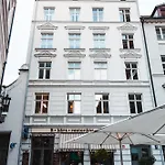 Apartment Doma Laukums In The Heart Of 3 Riga
